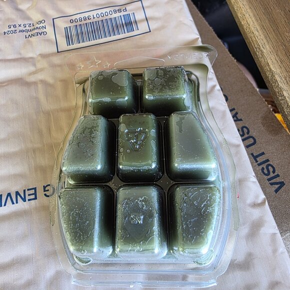 Scentsy wax bars Lot Of Three Disney & friends, Lady & Tramp, Iced Pine Scents - Picture 8 of 8